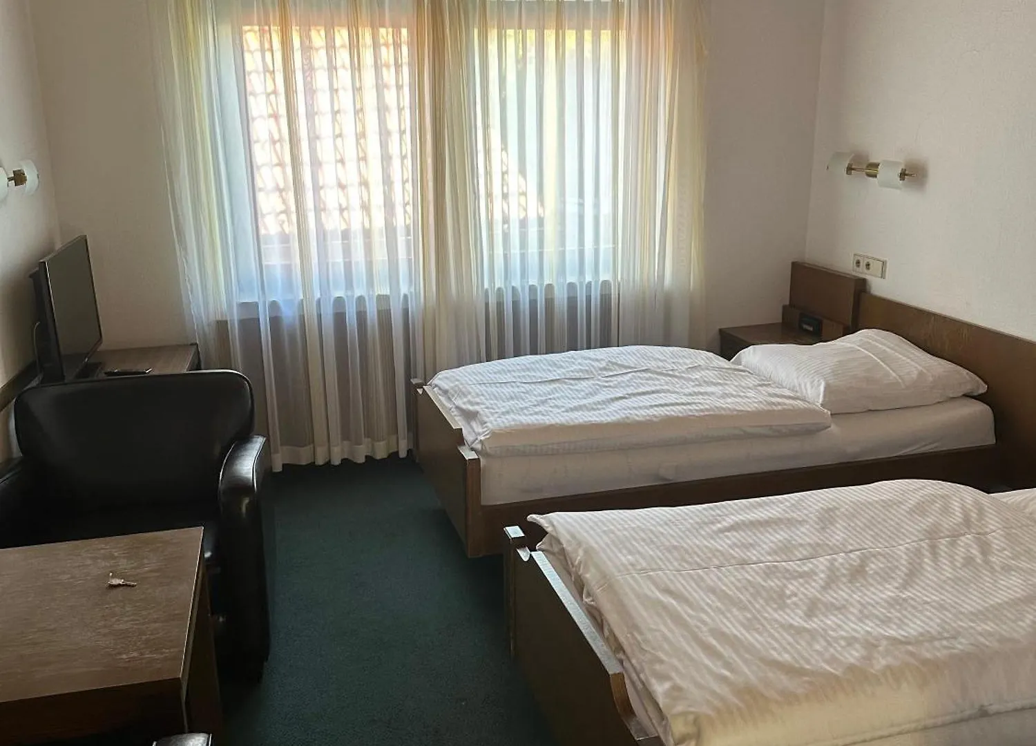 Pension Laas Ostfildern Guest house
