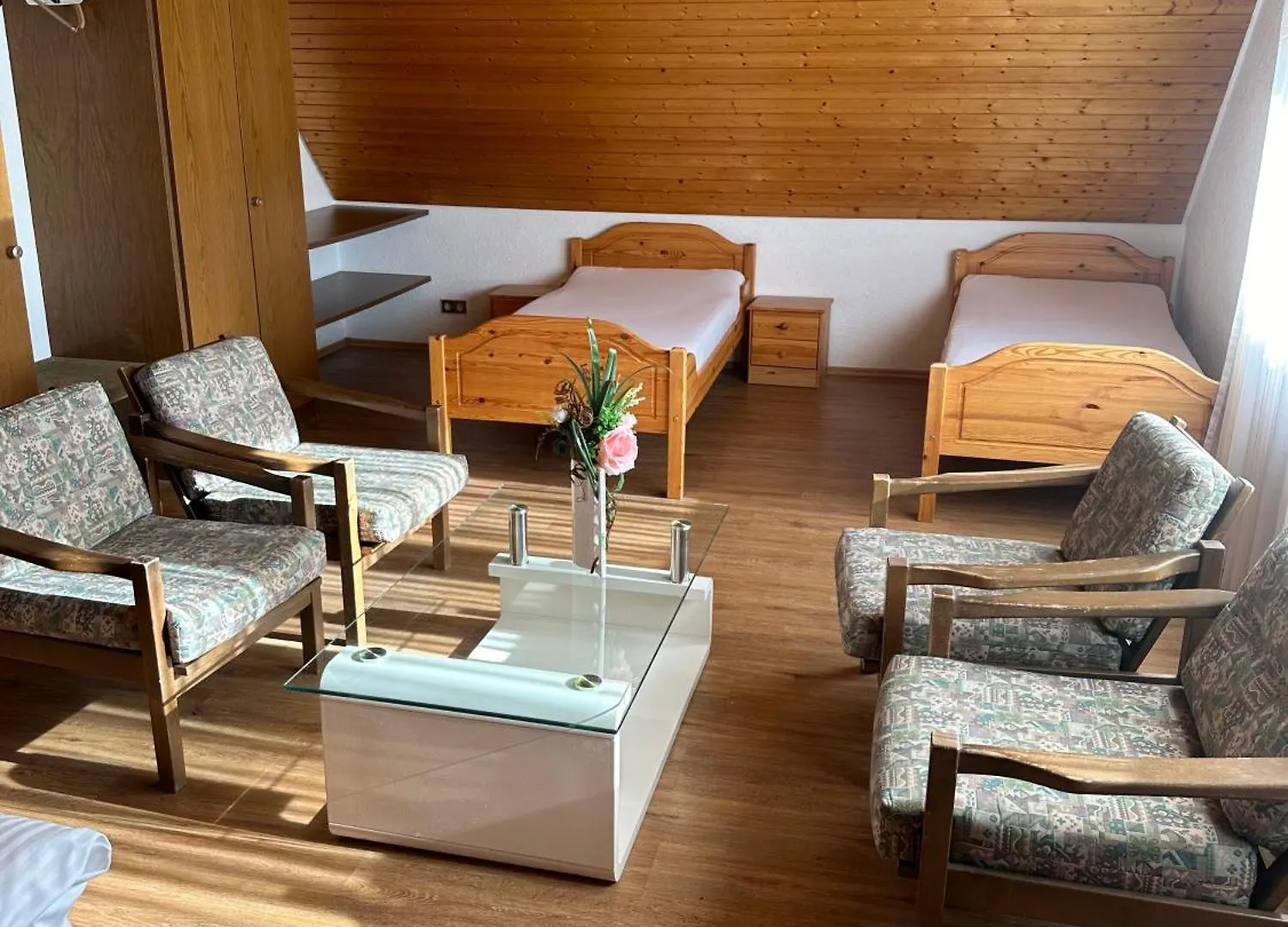 Pension Laas Ostfildern Guest house